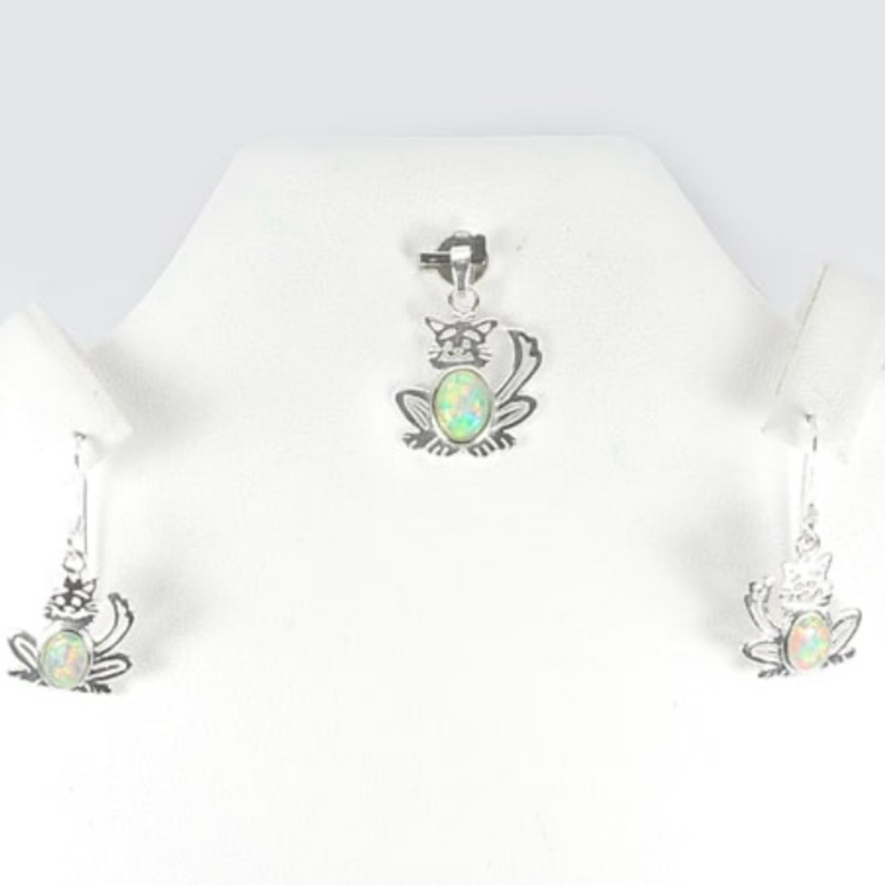 925 Sterling Silver 3.49 Grams Cat Pendant And Earrings‎ with White Created Opal